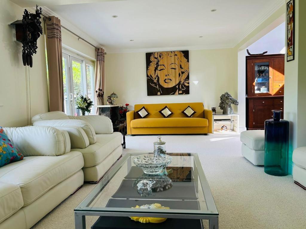 Serene Spacious Room Staines-upon-Thames Exterior photo