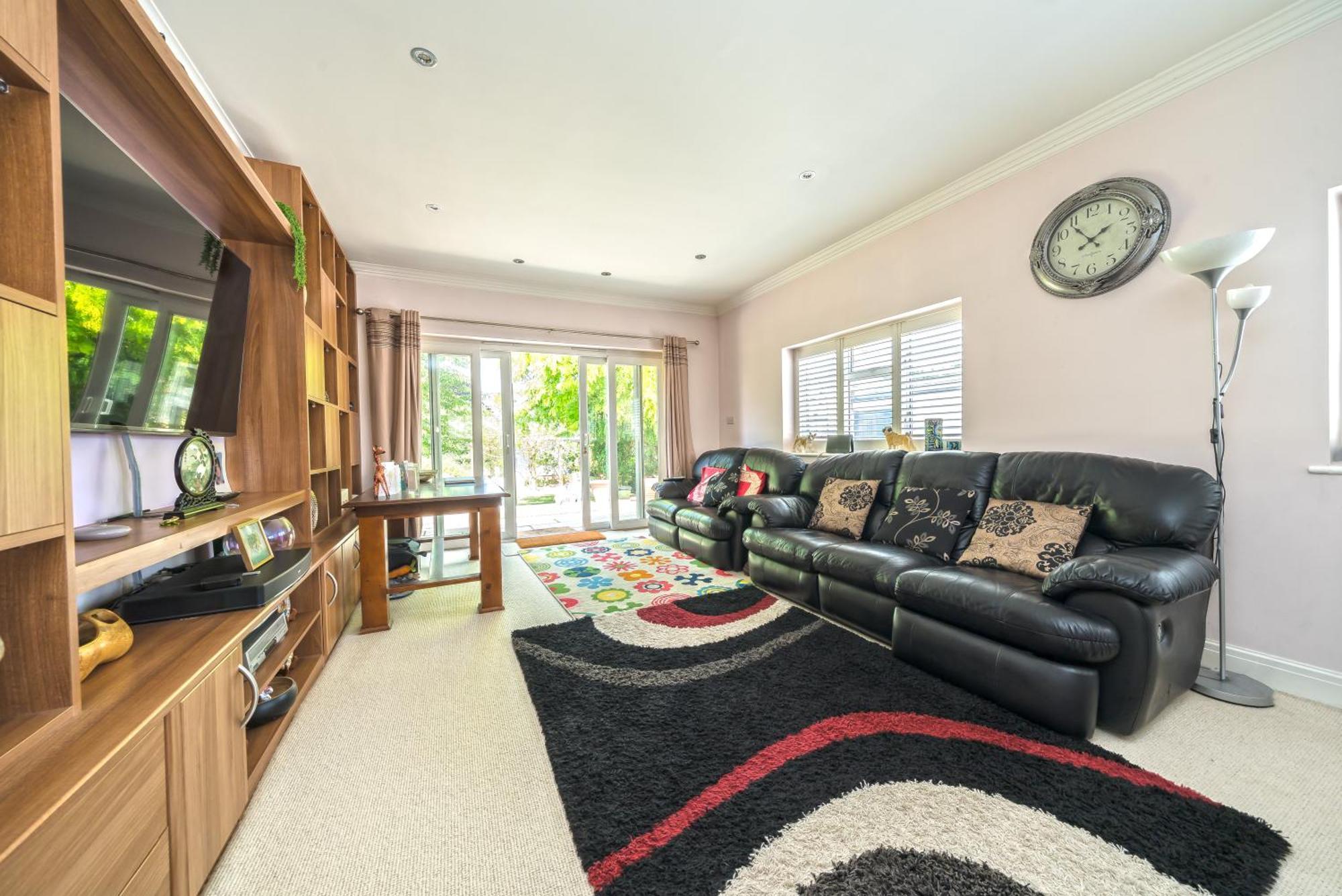 Serene Spacious Room Staines-upon-Thames Exterior photo
